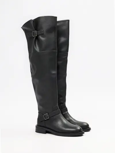 Ботфорты черного цвета на низком каблуке